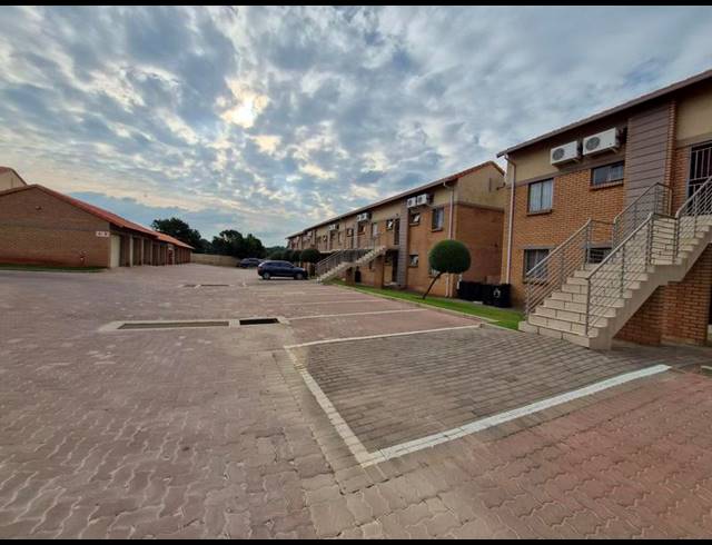 2 BEDROOM APARTMENT FOR SALE IN MOOIKLOOF RIDGE ESTATE